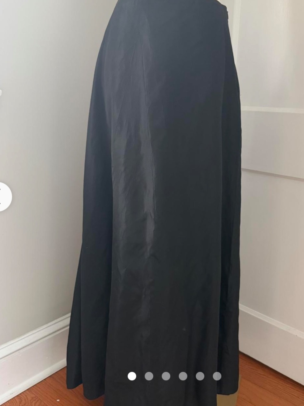 Vera Wang Formal Black Taffeta  Skirt with Flowing A-Line Silhouette